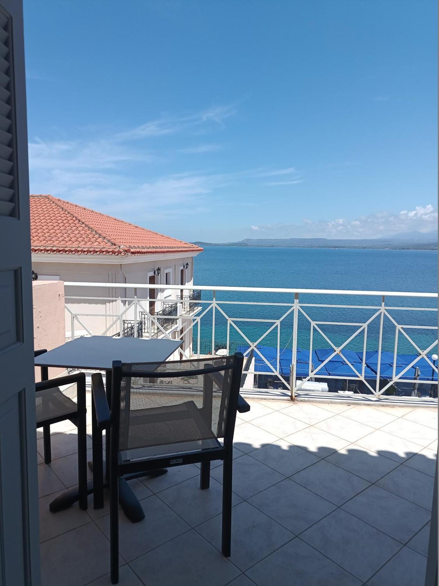 Aparthotel Ta Adelfia Pylos Exterior foto