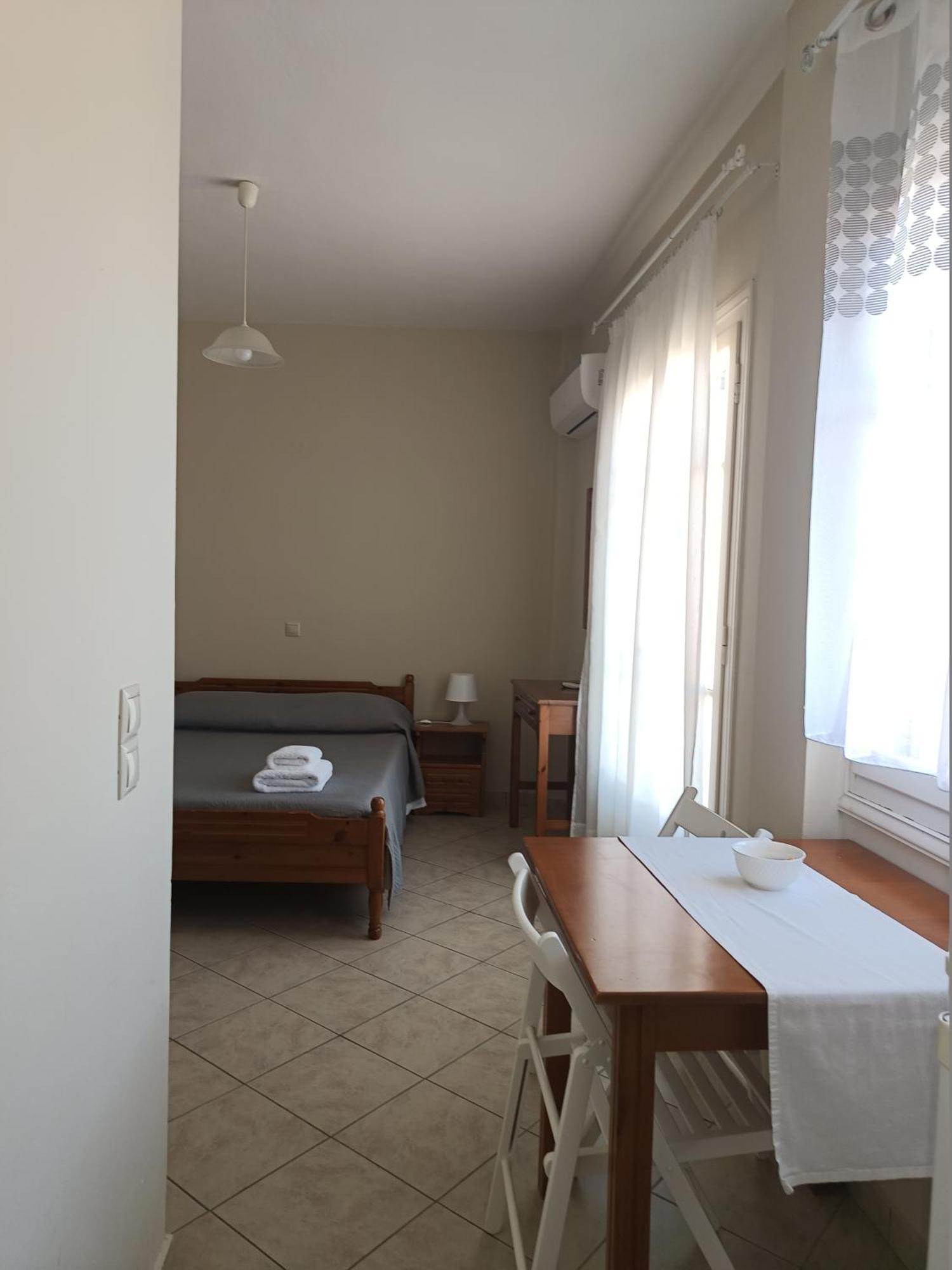 Aparthotel Ta Adelfia Pylos Exterior foto